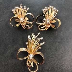 Sarah Coventry Bow Brooch & Earrings Set